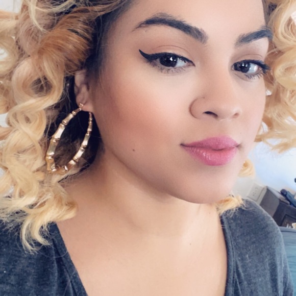 14k Gold Filled Bamboo Oval Hoop Earrings - Picture 2 of 9